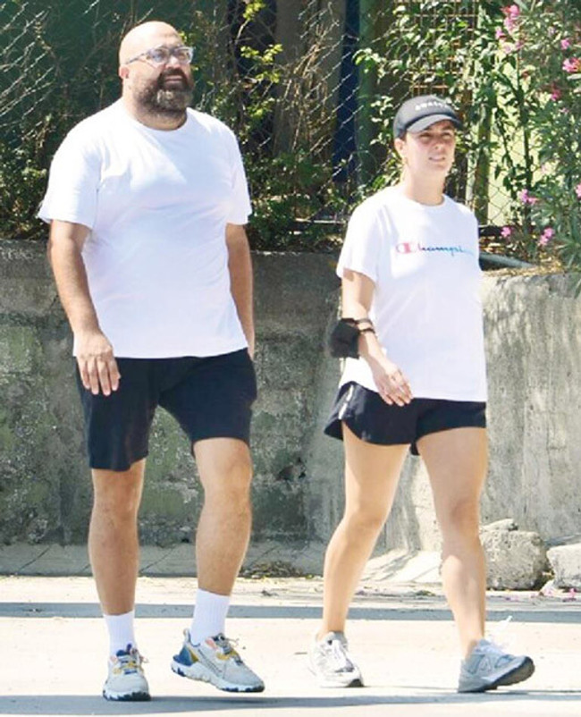 Uğruna 18 yıllık eşinden boşanmıştı! Somer Sivrioğlu ve sevgilisi ilk kez görüntülendi - Resim : 2