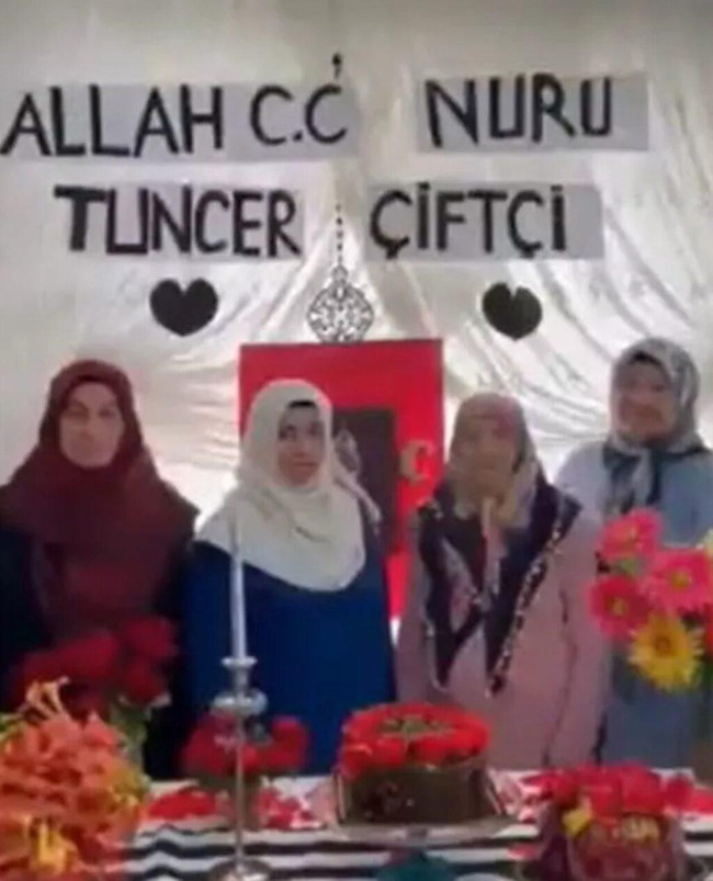 "Yeni Adnan Oktar mı?" deniliyordu! Tuncer Çiftçi'nin onlarca kadınla yeni videosu ortaya çıktı - Resim : 1