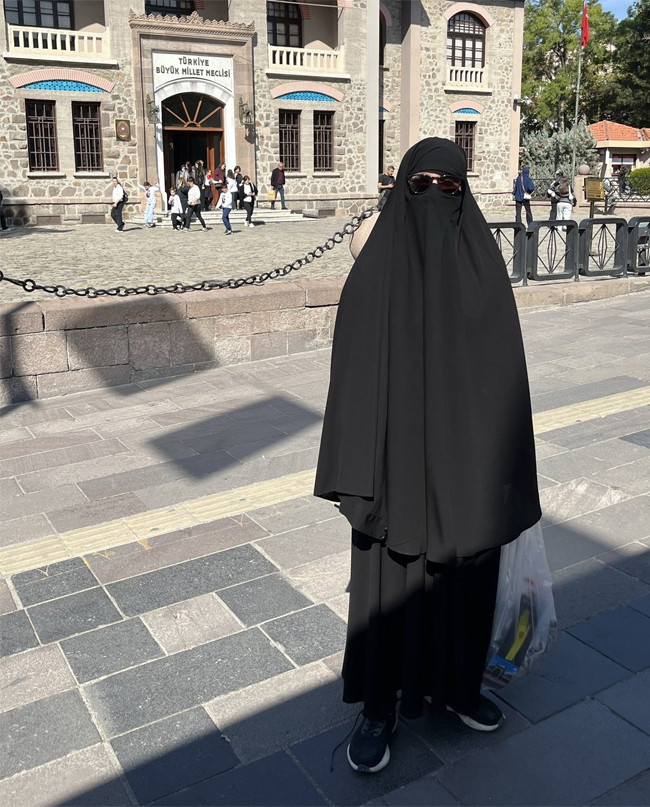 Ankara’da çarşaf giyip metroda dolaşıyordu! Yakalandı ve gözaltına alındı - Resim : 1