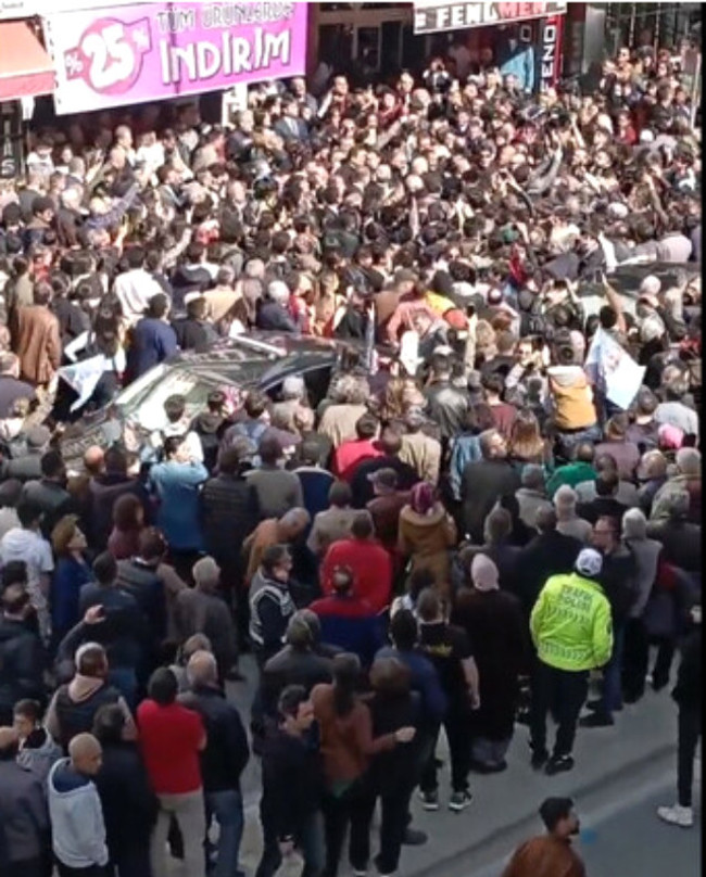 Kılıçdaroğlu'na Konya'da büyük ilgi! Esnaf ziyaretini iptal edip aracından konuşmak zorunda kaldı - Resim : 1