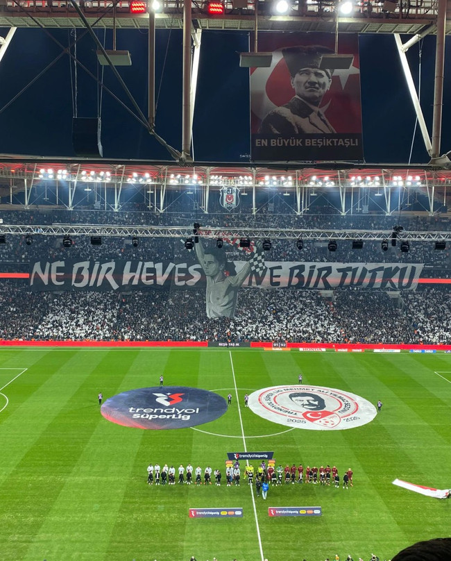 Beşiktaş taraftarından derbiye özel koreografi: ''Ne bir heves, ne bir tutku'' - Resim : 3