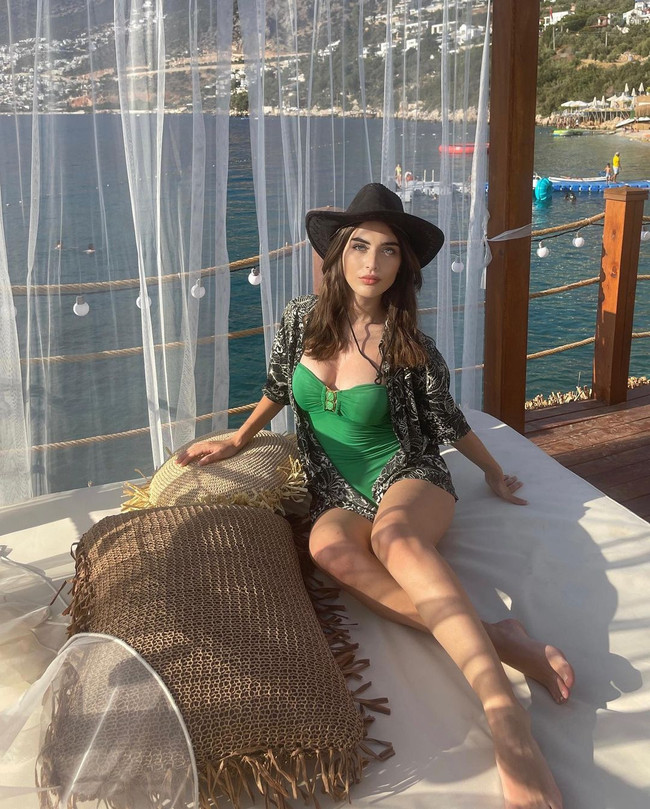 ‘Küçük Gelin’ değişimi ile büyüledi! Mayolu pozu olay oldu - Resim : 2