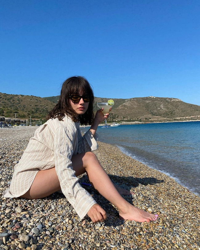 Uyanış Büyük Selçuklu’nun Turna Hatun’u Sevda Erginci bikini paylaşımı ile mest etti!