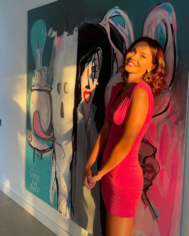 Seksenler’in Amelie’si Zeynep Demirel’den süper mini elbiseli doğum günü pozu! - Resim : 1