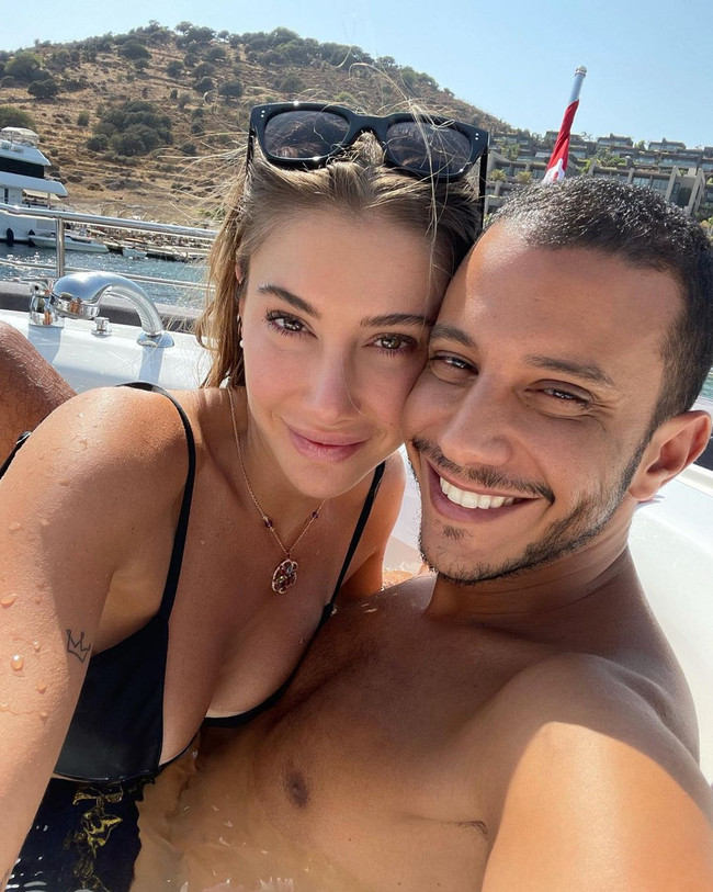 Bodrum yanarken lüks yatta jakuzi keyfi yaptı! Şeyma Subaşı'na tepki yağdı - Resim : 1