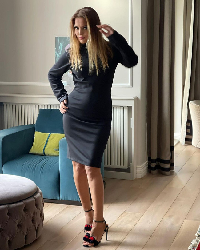 Demet Akalın’ın o fotoğrafları kafa karıştırdı! ‘Hamile’ yorumları yağdı… - Resim : 2