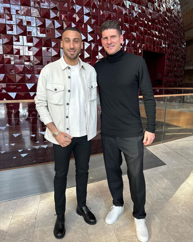 Cenk Tosun'dan Mario Gomez paylaşımı: 'Eyşan' - Resim : 1