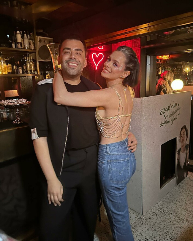 Özge Özpirinçci'nin doğum gününe ünlü akını - Resim : 1