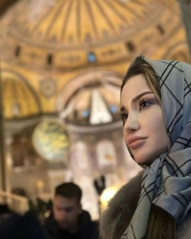 Ünlü psikolog Esra Ezmeci tesettüre girdi! Yorum yağdı: "Çok yakışmış" - Resim : 1