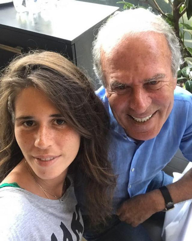 Mustafa Denizli'nin 32 yaşındaki kızı Lal Denizli, CHP'nin Çeşme Belediye Başkan adayı oldu - Resim : 1