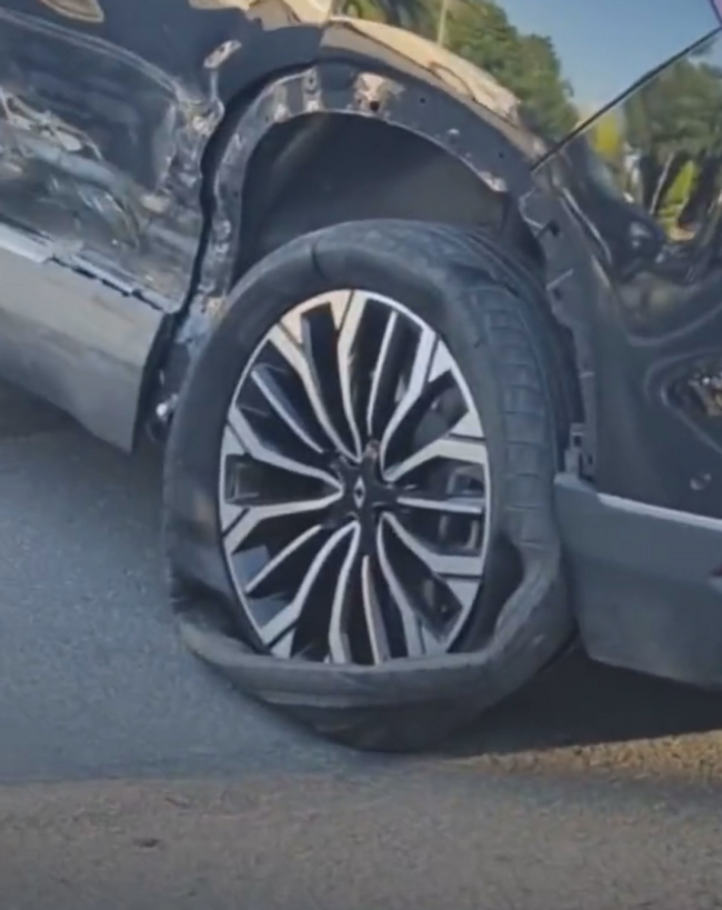 Volvo ile Togg çarpıştı, ortaya çıkan görüntü şaşırttı! - Resim : 4