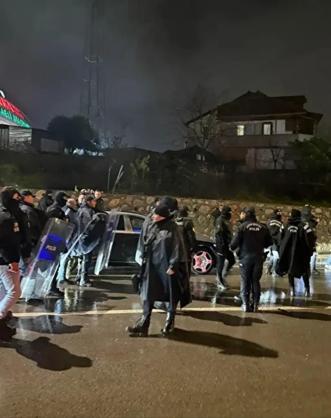 Trabzonspor Başkanı Ertuğrul Doğan'a saldırı girişimi! Geniş güvenlik önlemi alındı - Resim : 2