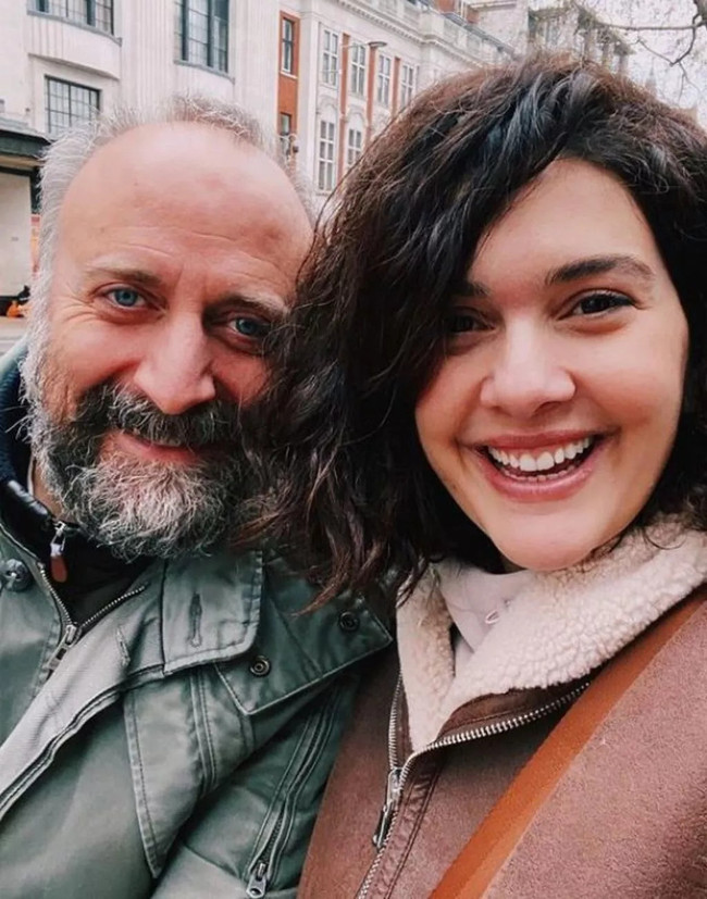 Bergüzar Korel ve Halit Ergenç İstanbul'u terk mi etti? - Resim : 2