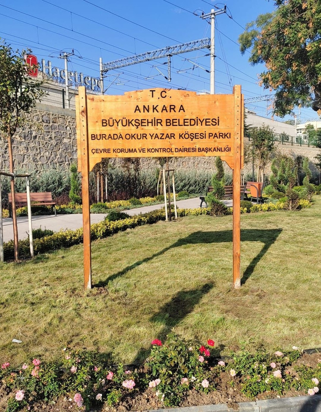 Hürriyet’teki o köşenin adı parka verildi! Tabelası bugün asıldı… - Resim : 1