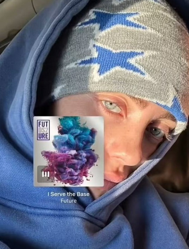 Dünyaca ünlü şarkıcı tarifeli uçakta yakalandı - Resim : 1