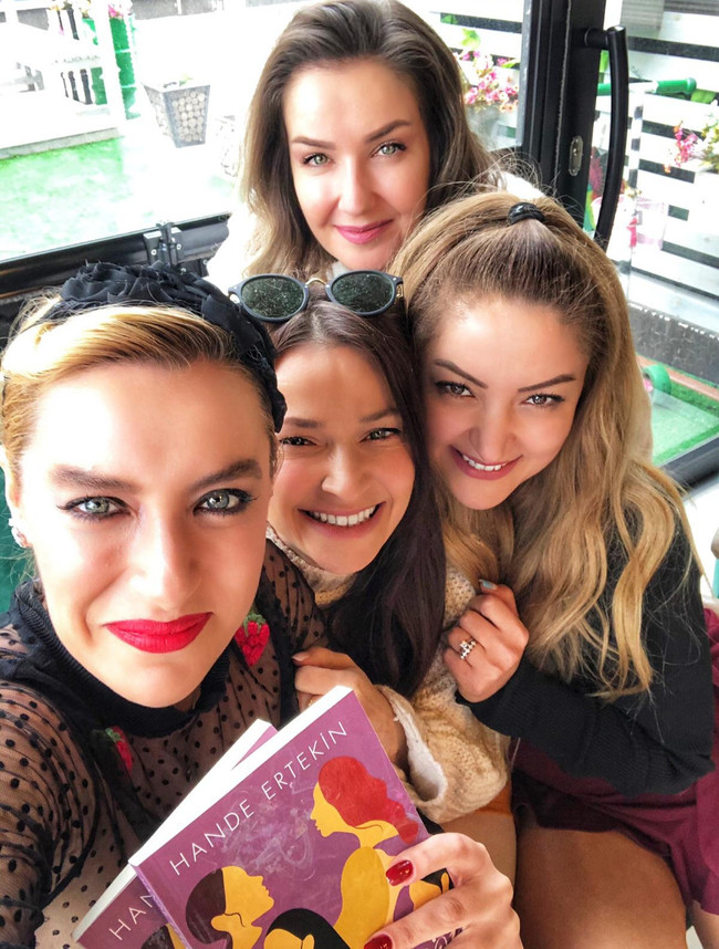 Hande Ertekin'den Altıncı Göz için ilk imza günü - Resim : 2