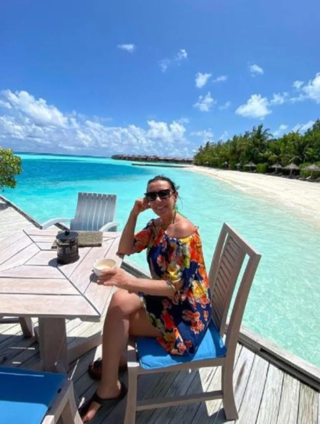 Perihan Savaş'ın Maldivler'de bikinili pozuna beğeni yağmuru! - Resim : 1