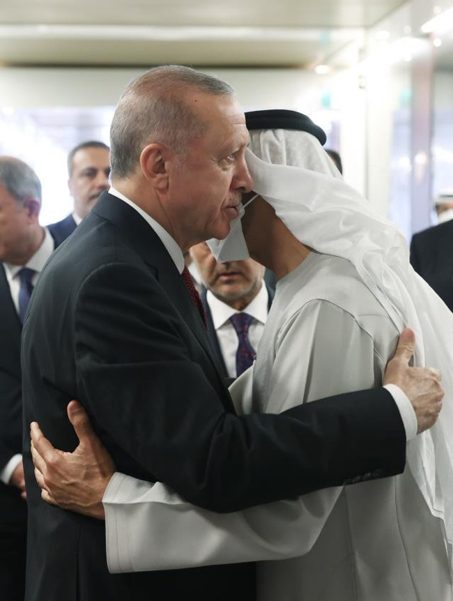 Cumhurbaşkanı Erdoğan'dan Abu Dabi'ye taziye ziyareti! Yeni devlet başkanını sarılarak teskin etti - Resim : 2