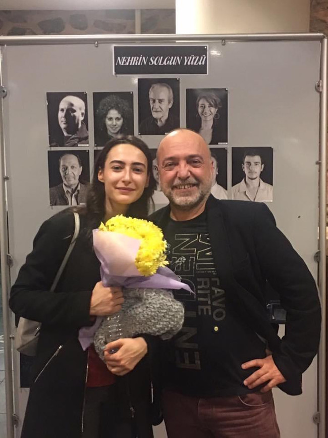 Reklamda hangi gazetecinin kızı başrolde? Rakı reklamıyla ağlattılar... - Resim : 1