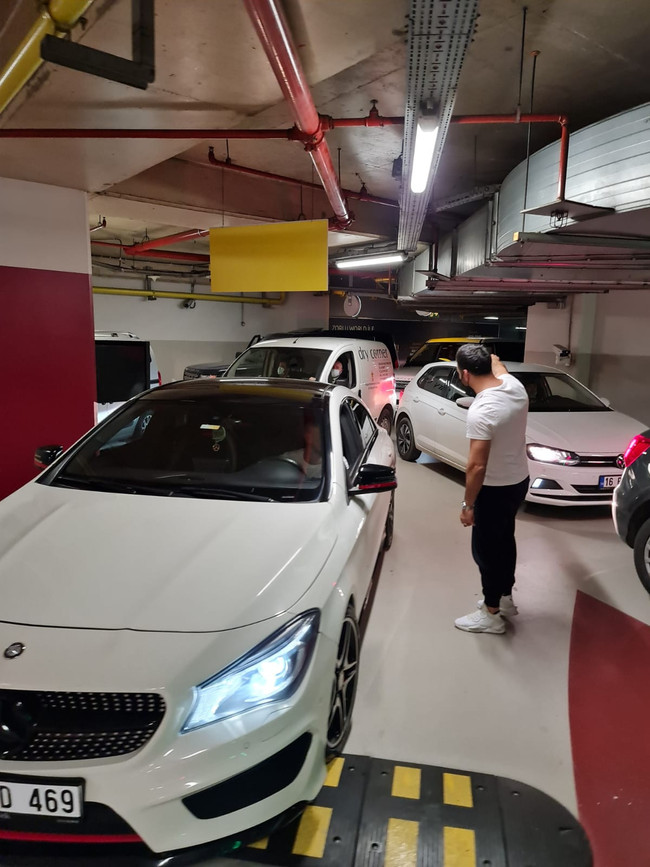 Zorlu AVM’de otopark krizi! - Resim : 2