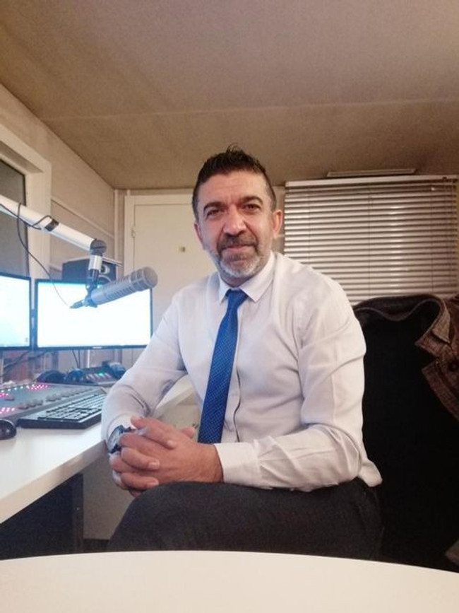 Ünlü radyo programcısı hangi filmde rol aldı? Yakın dostu için kamera karşısına geçti - Resim : 1