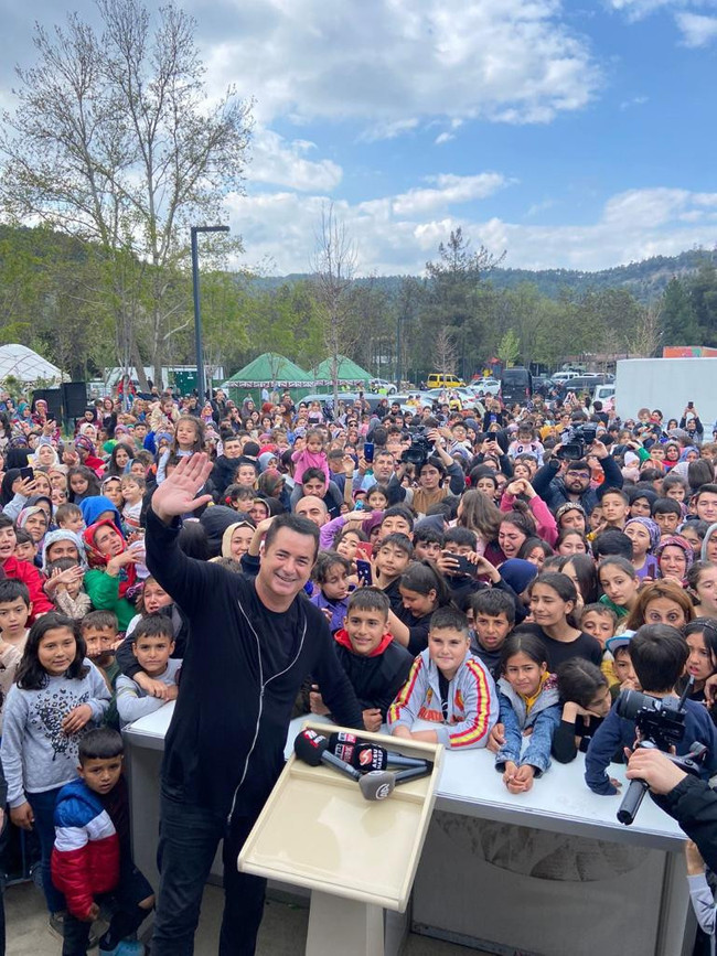 Acun Ilıcalı’dan deprem bölgesindeki çocuklara bayram sürprizi - Resim : 2