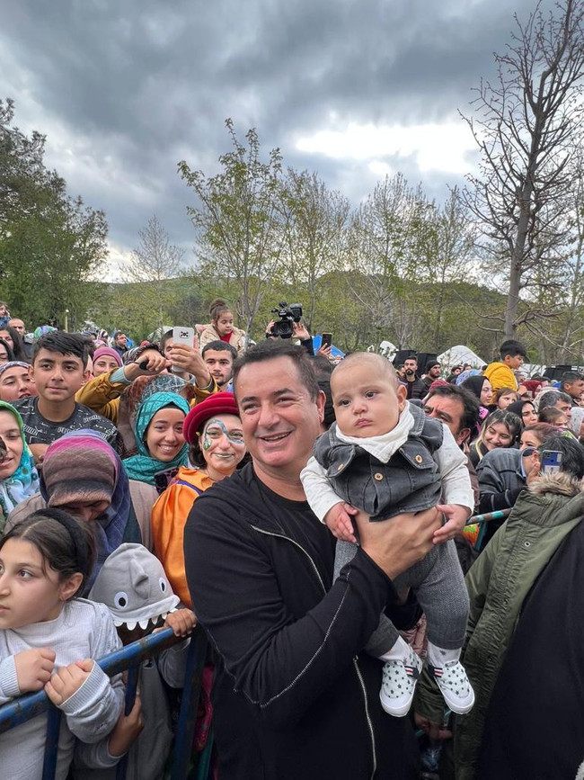 Acun Ilıcalı’dan deprem bölgesindeki çocuklara bayram sürprizi - Resim : 1