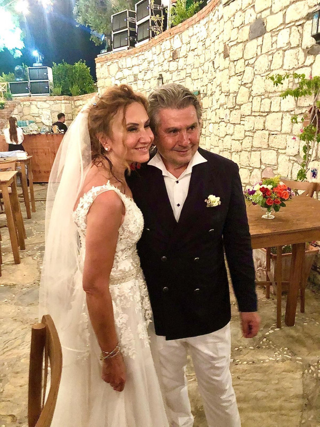 Aynur Tattersall ve Mehmet Öğütçü dünyaevine girdi - Resim : 1