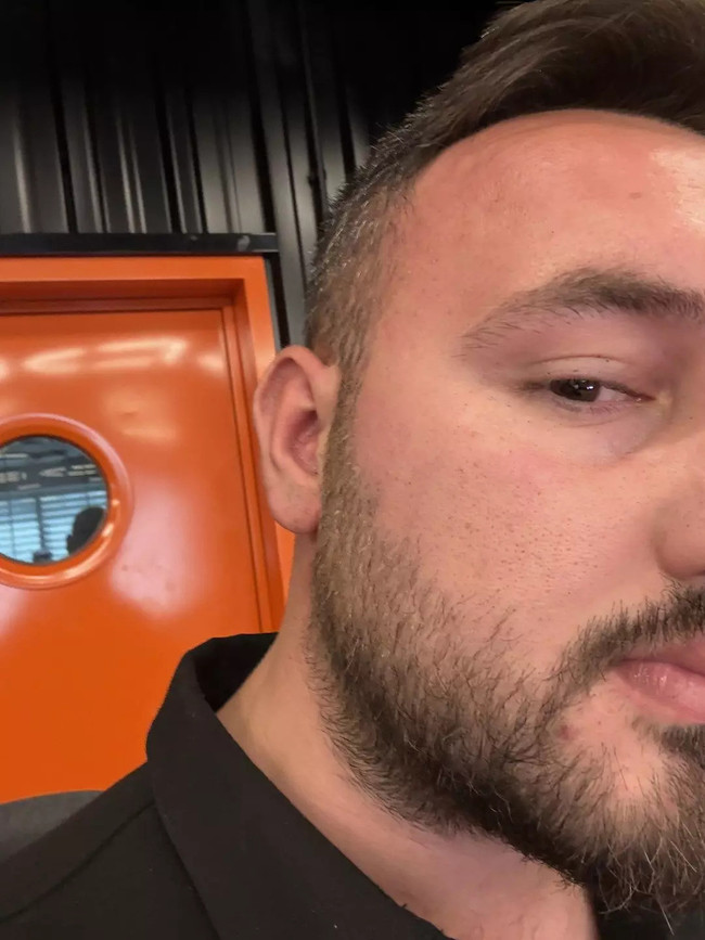 Hakkı Alkan’ın o görüntüsü sosyal medyada gündem oldu! Çalışanına saksı fırlattı... - Resim : 3