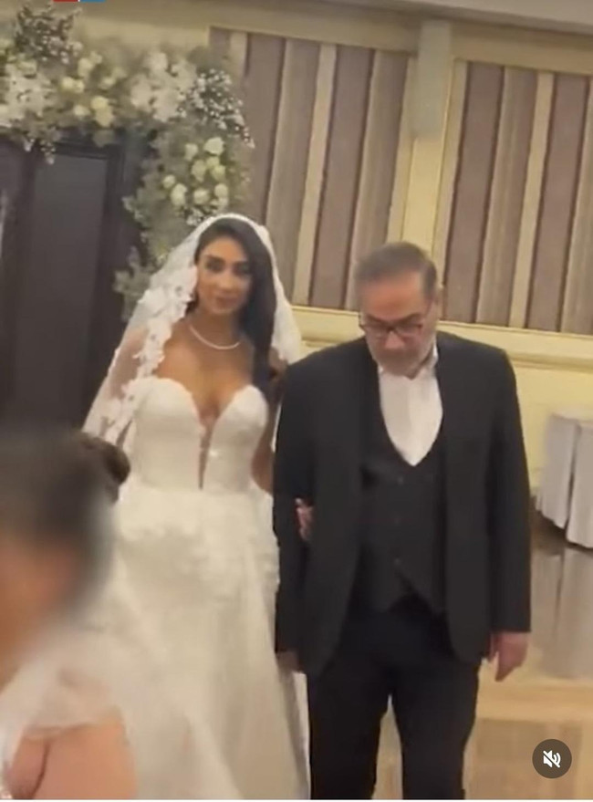 İran'ı sallayan görüntüler... Gösterişli düğünün gelini bakın kim çıktı! - Resim : 1