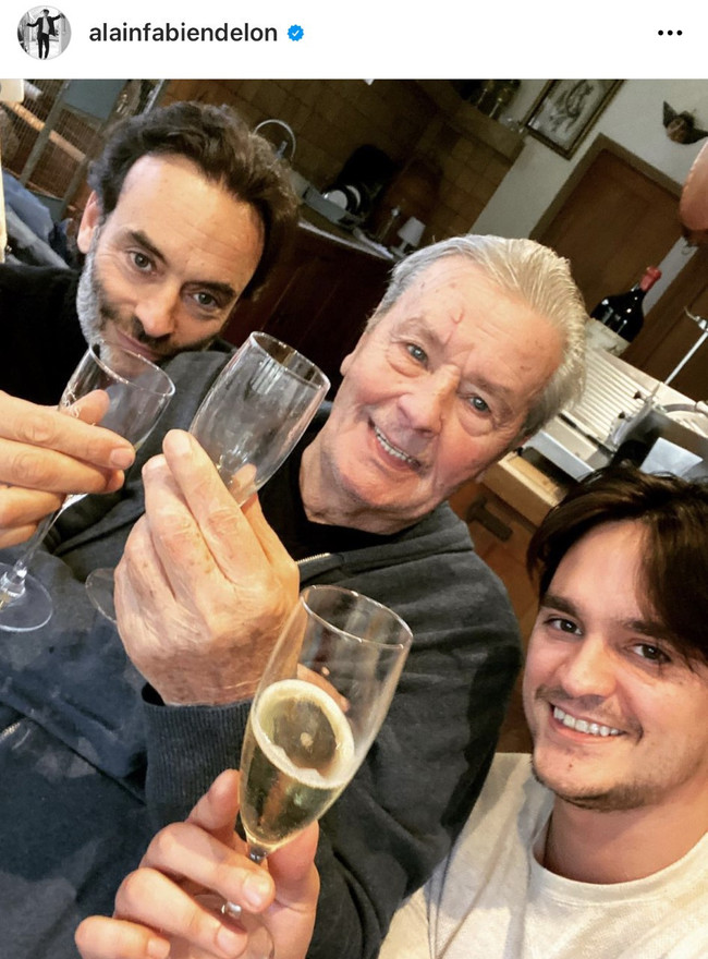 Alain Delon'un oğlundan ötenazi iddialarına fotoğraflı yanıt - Resim : 1