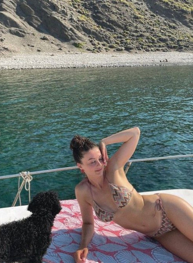 Güzel oyuncu Burcu Özberk'ten bikini şov! - Resim : 1