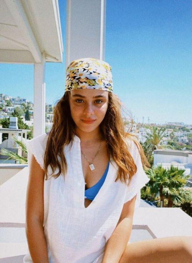 İlayda Alişan bikinisini giyip sere serpe karpuz yedi! - Resim : 2