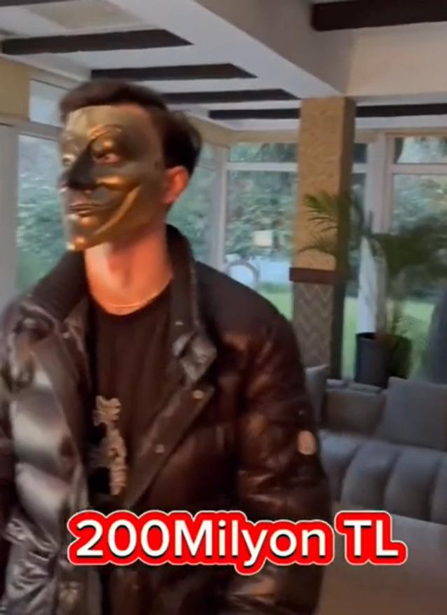 İstiklal Caddesi'nde dolar saçan maskeli grubun villası herkesi şok etti - Resim : 1