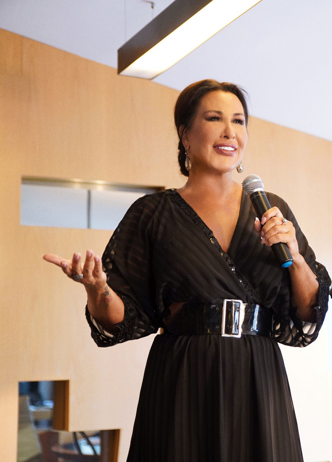 Nükhet Duru ve Nebahat Çehre Menajerimi Ara'da karşı karşıya! - Resim : 2