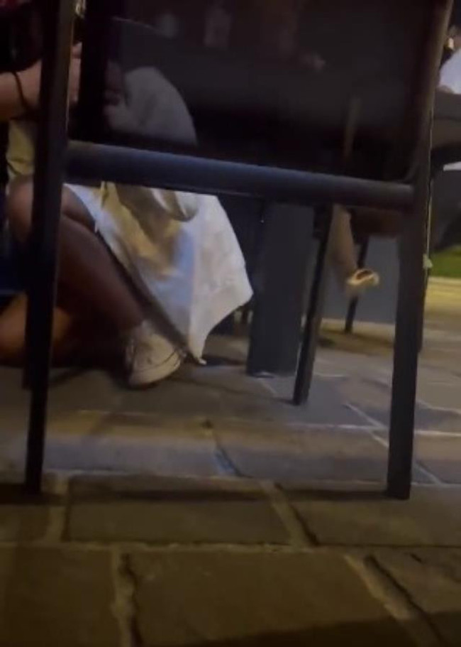 AVM'de iki grup arasında silahlı çatışma çıktı: 5 yaralı - Resim : 3