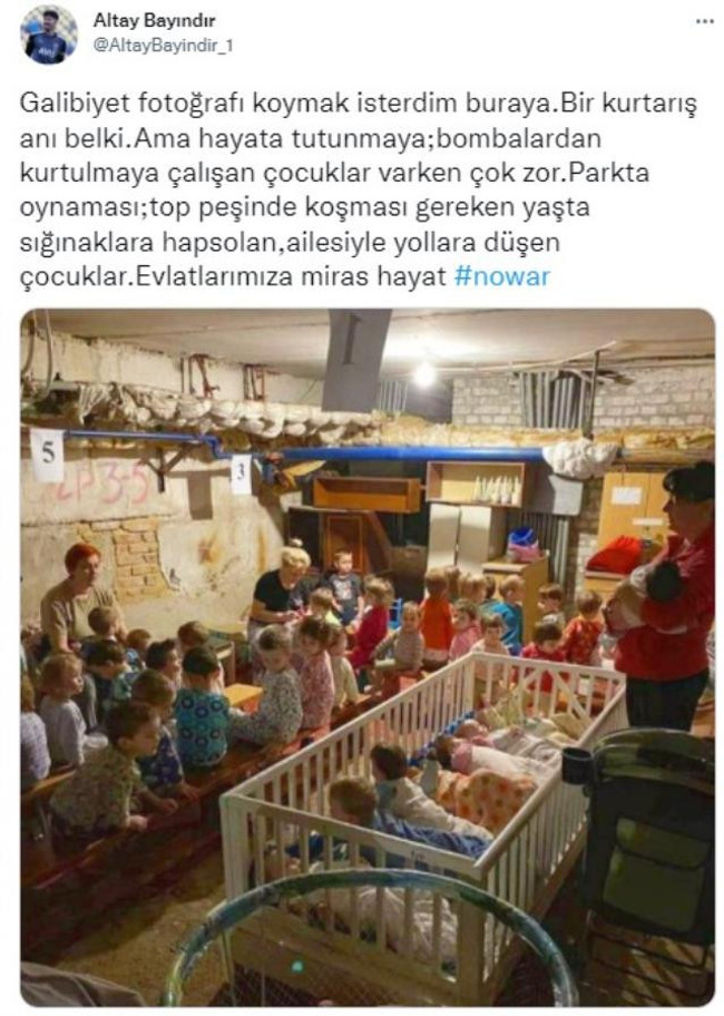 Fenerbahçe'nin başarılı kalecisi Altay Bayındır'dan duygulandıran Ukrayna paylaşımı - Resim : 1