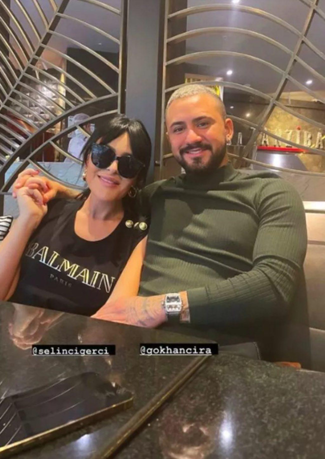Gökhan Çıra ve eski eşi Selin Ciğerci sarmaş dolaş poz verdi! Barıştılar mı? - Resim : 1