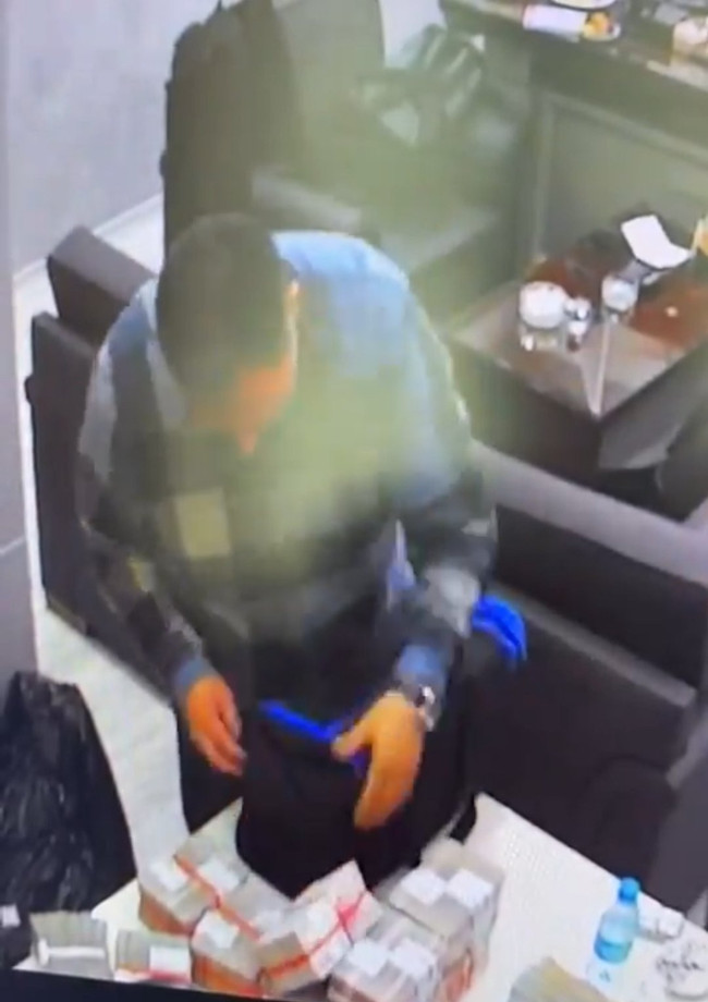 İmamoğlu'nun para kasasından yankı yaratan görüntüler! Bavul bavul para saydılar - Resim : 1
