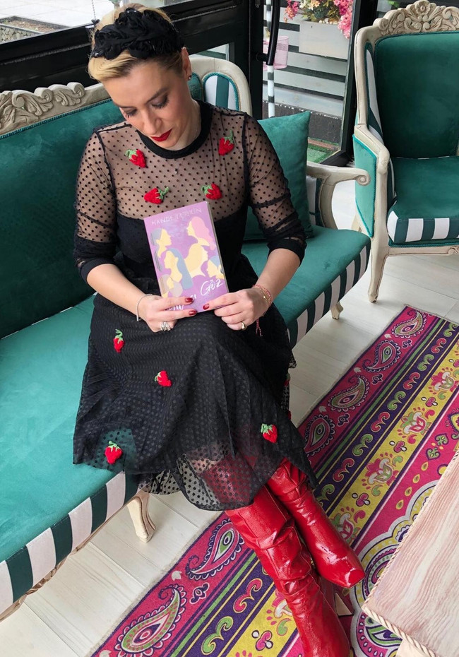 Hande Ertekin'den Altıncı Göz için ilk imza günü - Resim : 1