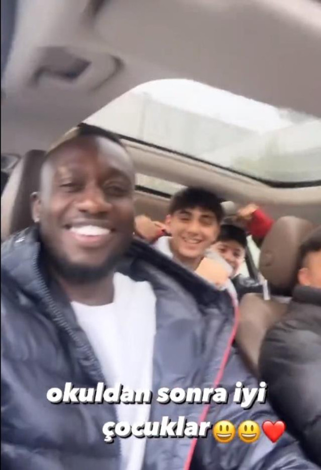 Diagne'den otostop çeken öğrencilere büyük jest - Resim : 1