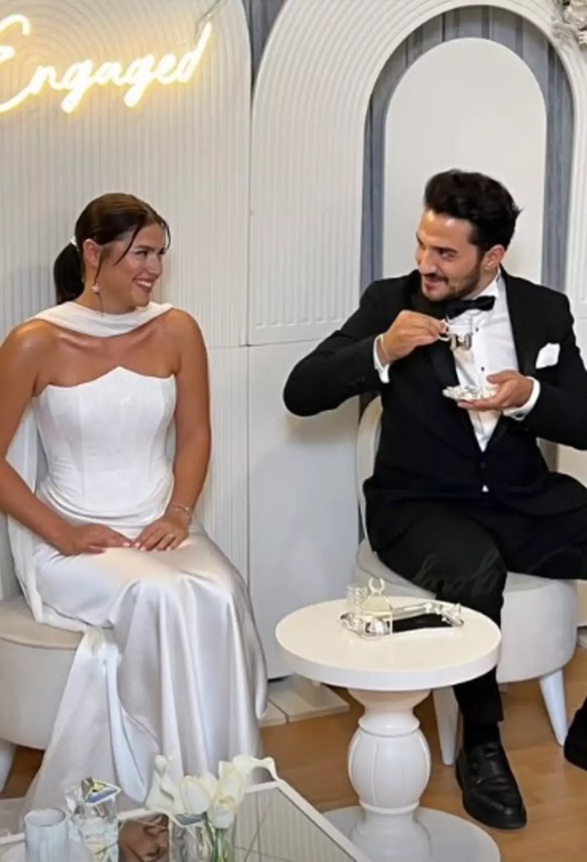 Survivor Ayşe Yüksel evlilik yolunda ilk adımı attı! İşte nişandan kareler - Resim : 2