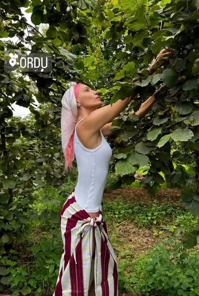 Gülşen memleketi Ordu’da fındık topladı! Verdiği poz olay! - Resim : 1