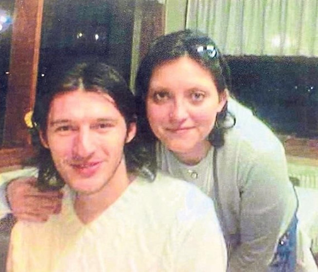 Ünlü futbolcudan yarım daire davası! Aile sırları ortaya döküldü - Resim : 1