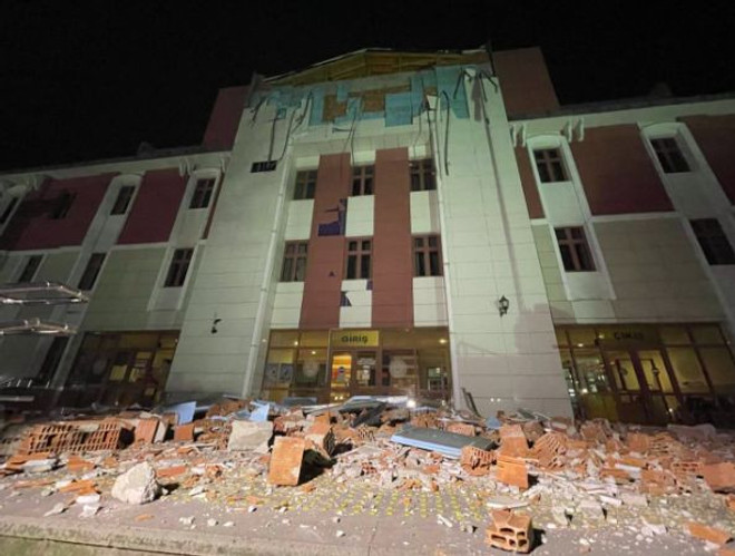 Hasar gören tek kamu binasını yapmıştı... Sabıkalı şirkete bir deprem ihalesi daha… - Resim : 3
