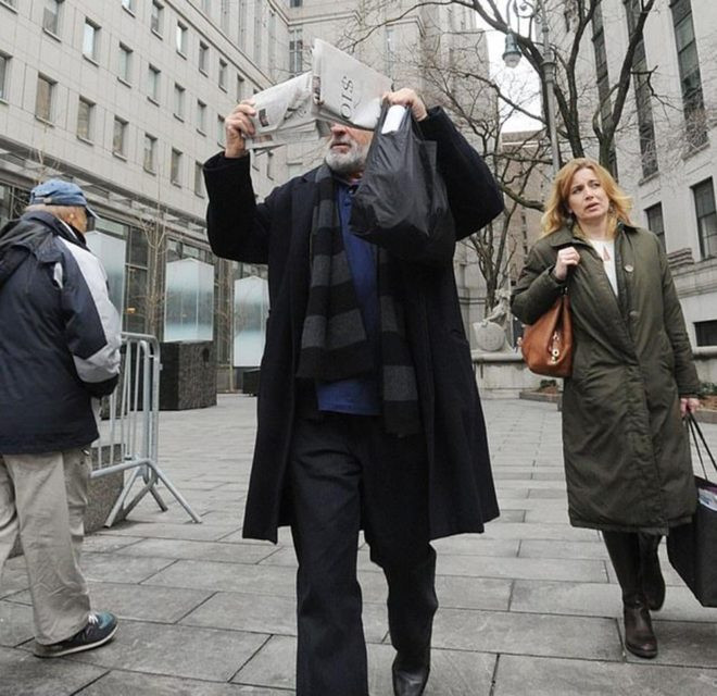 Ünlü oyuncu çileden çıktı! Kaçamayınca böyle saklandı! - Resim : 1