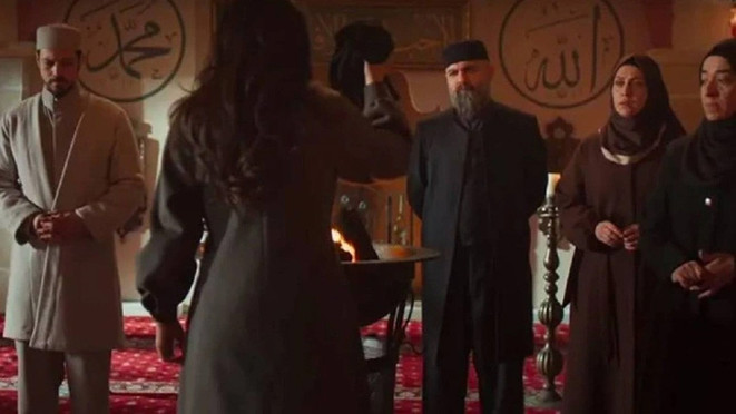 Fragmandaki türban sahnesi tepki çekmişti: Kızıl Goncalar neden iki haftadır yayınlanmıyor? - Resim : 1