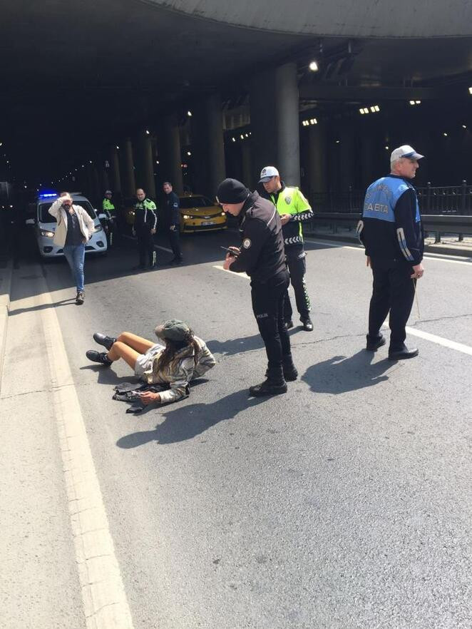 Taksim’de dehşet anları! “Abi ben öleceğim” diyerek aşağıya atladı - Resim : 2