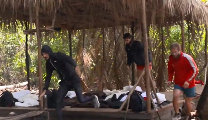 Survivor'da şoke eden kavga! "Karaktersizsin" sözü ortalığı karıştırıyor! - Resim : 4