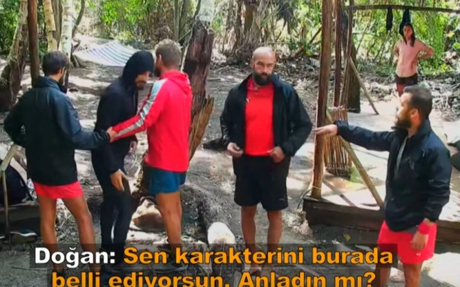 Survivor'da şoke eden kavga! "Karaktersizsin" sözü ortalığı karıştırıyor! - Resim : 1